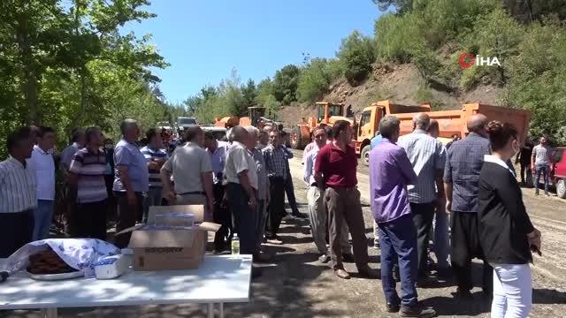 Köylüler, yol sevincini kurban keserek kutladı