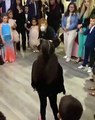 Vídeo: Kanye West acompanha a filha em baile da escola
