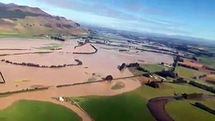 Centenas retirados do sul da Nova Zelândia devida a cheias