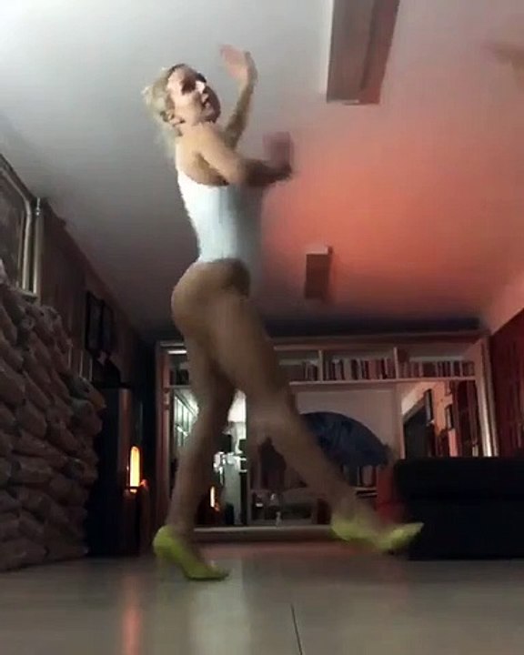 Luciana Abreu prepara-se a rigor para o Carnaval e dança em body