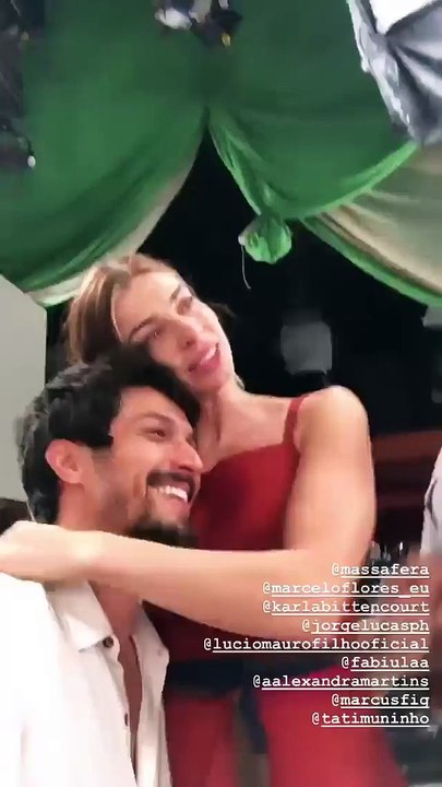 Na reta final das gravações de novela, Grazi Massafera muito emocionada