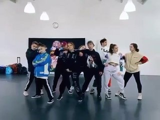 Bárbara Bandeira dança novo tema de Justin Bieber