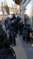 Agressão de polícia em França a Colete Amarelo