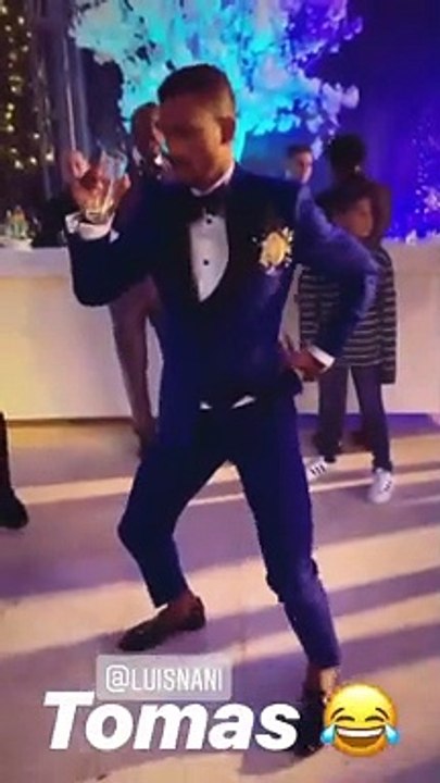 Yannick Djaló mostra dotes de Nani para a dança em dia de casamento