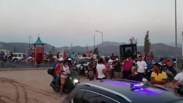 Bodrum'da makilik ve otluk alanda yangına havadan ve karadan müdahale