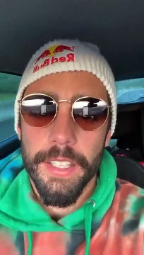 Após susto, Pedro Scooby volta a surfar na paria da Nazaré