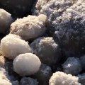 Bolas de gelo do tamanho de ovos cobrem praia da Finlândia. Ora veja