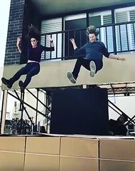 Daniela Ruah mostra cena de ação aos fãs