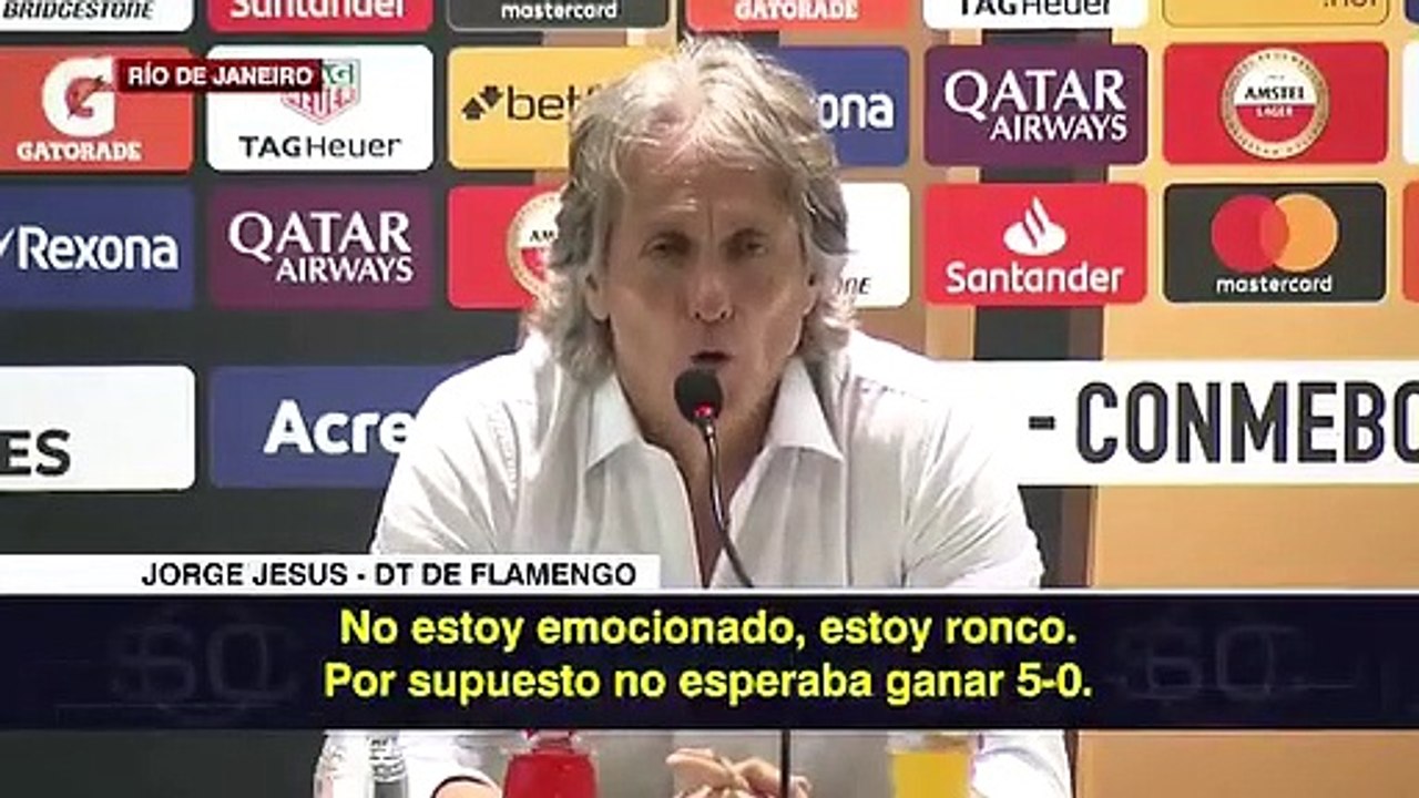 Jorge Jesus rouco em conferência de imprensa
