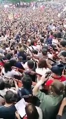 Milhares de chilenos cantam música de Victor Jara