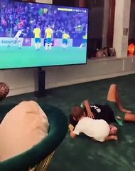 Vídeo: Filhos de Ronaldo vibram com prestação do pai pela Seleção