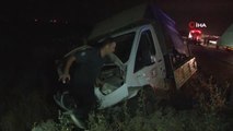 Pikap ile çarpışan otomobil hurdaya döndü: Araçta sıkışan yaralıyı itfaiye ekipleri çıkardı
