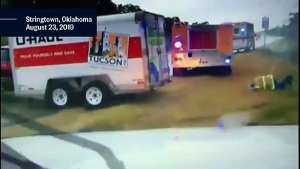 Bombeiros atingidos por atrelado