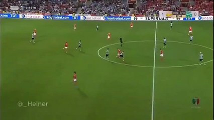 Finta de Raul de Tomas a Bruno Fernandes