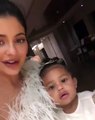 Que amor! Vídeo mostra filha de Kylie Jenner a dar os parabéns 