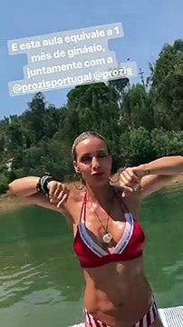 Luciana Abreu exibe curvas em biquíni