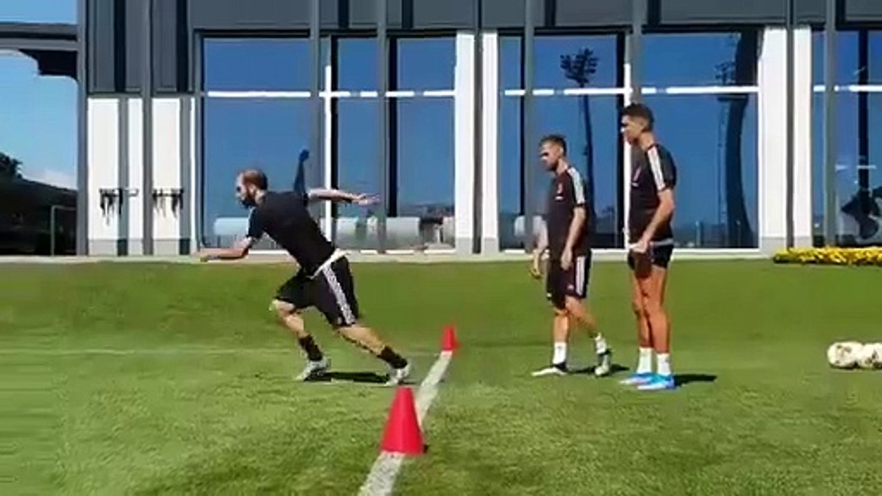 Treino da Juventus - CR7 e Higuain