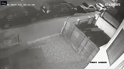 Polícia procura homem visto a sair de casa de grávida que foi esfaqueada