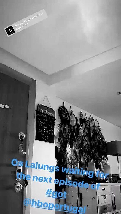 Com Lonô ao colo, namorado de Rita Pereira brinca à "Guerra dos Tronos"