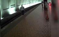 Homem cai na linha de metro