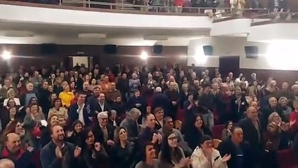 Fernando Mendes recebe carinho especial em dia de festa