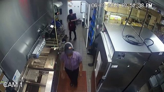 Gerente de restaurante esgana funcionária grávida por fazer muitas pausas