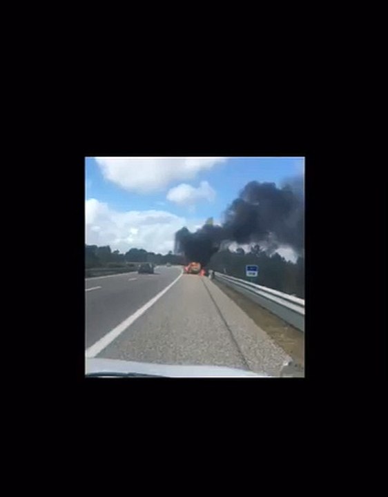 carro a arder na a1
