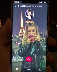 Vídeo: Em Paris, Kelly Bailey mostra videochamada para Lourenço Ortigão