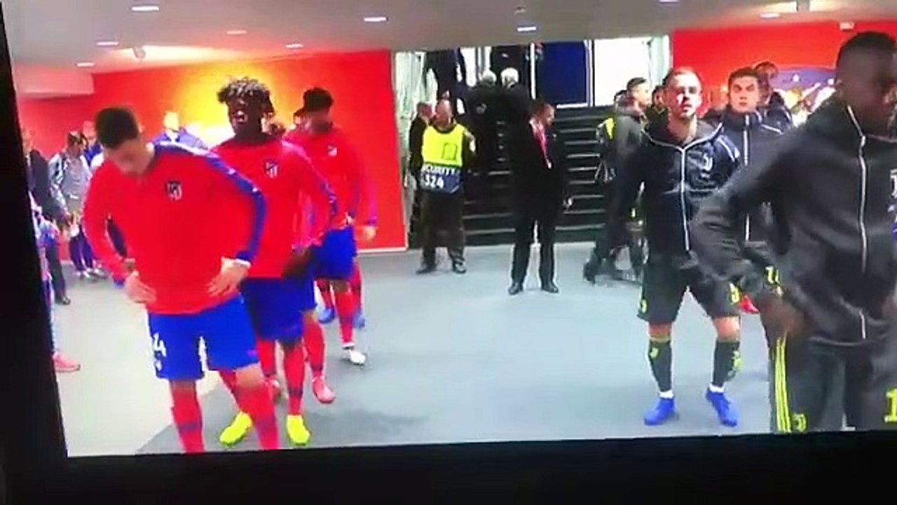 Gesto de Ronaldo com criança