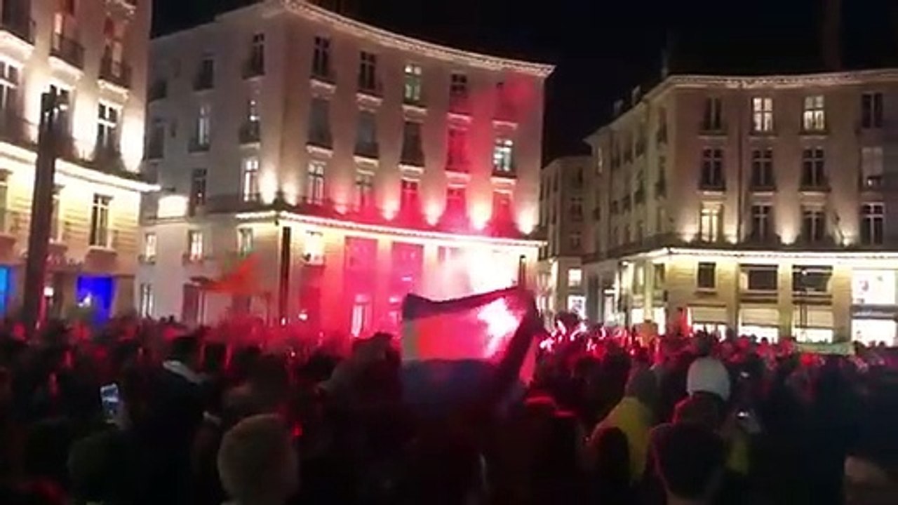 Homenagem dos adeptos do Nantes na Place Royale