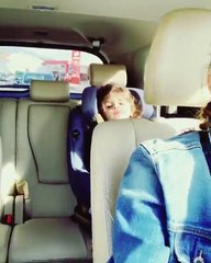 Vídeo: Cuca Roseta derretida com cantorias da filha