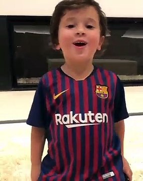 Filho de Lionel Messi encanta fãs ao cantar música… do Zorro
