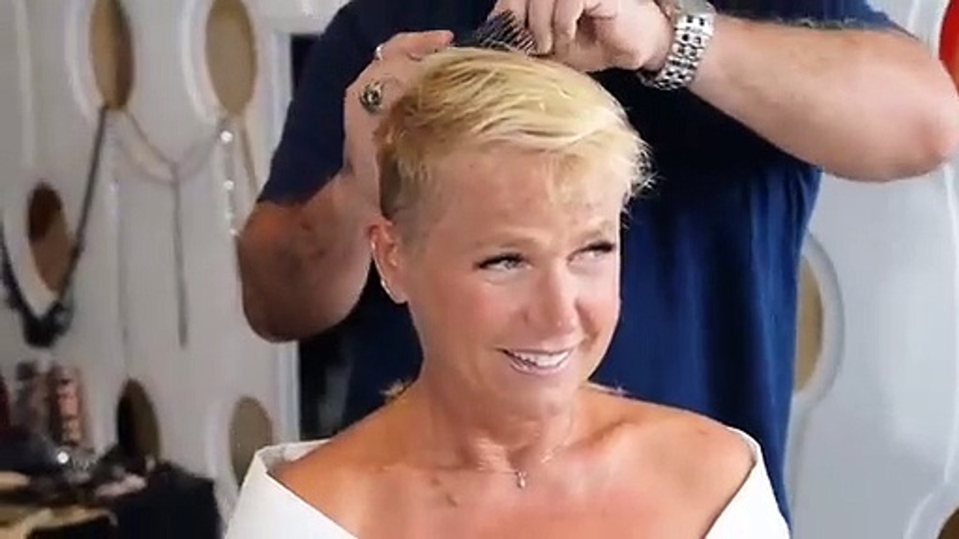 Vídeo: Apresentadora brasileira Xuxa faz corte radical de cabelo