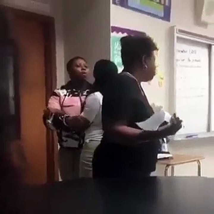 Baltimore: Aluna dá murro a professora