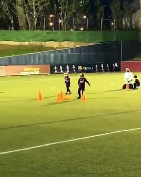 Vídeo: Shakira vibra ao ver filho marcar um golo