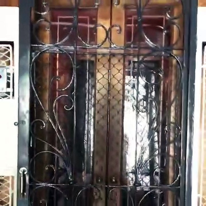 "Passei à porta dos meus avós, espreitei e, inesperadamente, comovi-me"