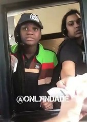 Empregada de Burger King é racista com cliente