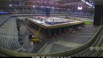 Estádio de futebol torna-se num court de ténis