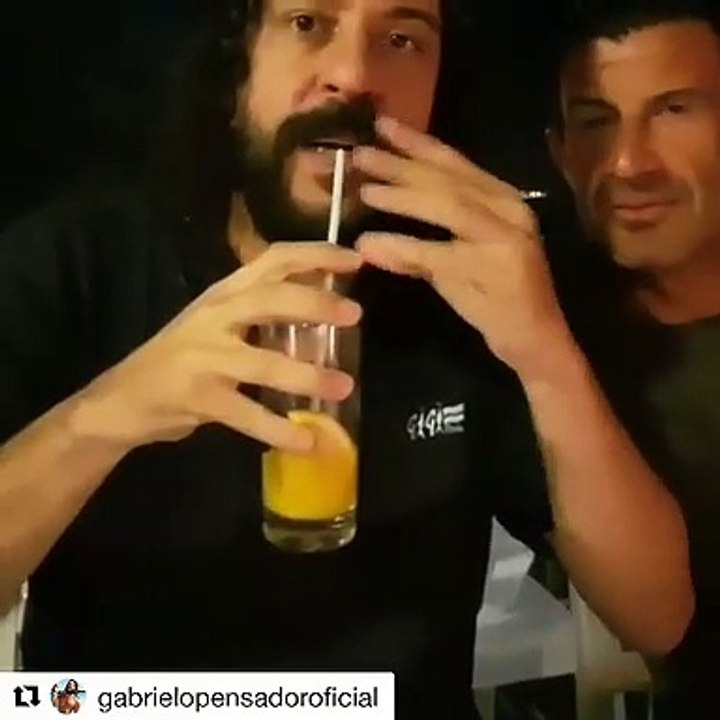 "Dois gigantes": Gabriel O Pensador improvisa música dedicada a Luís Figo