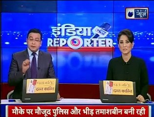 Criança é atropelada e levanta-se para continuar a jogar à bola