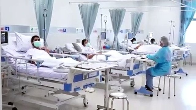 Eis as primeiras imagens no hospital dos meninos resgatados na Tailândia