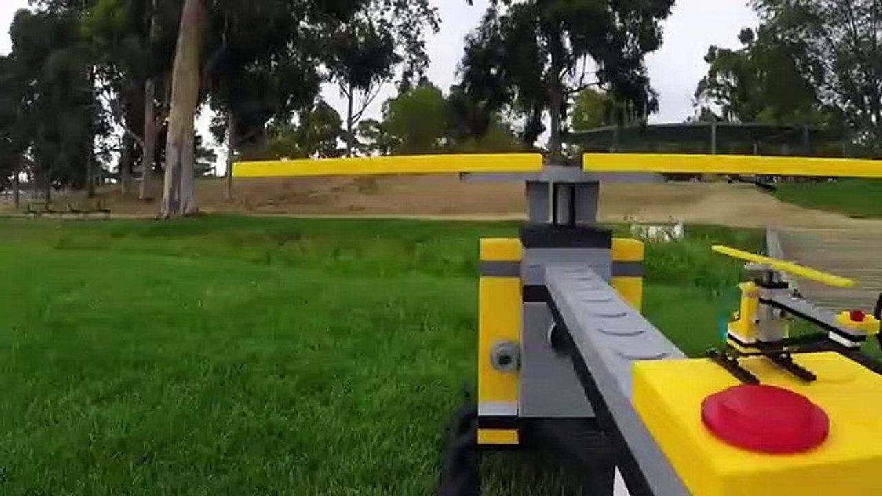 Hoje é o dia que vê um helicóptero da Lego voar