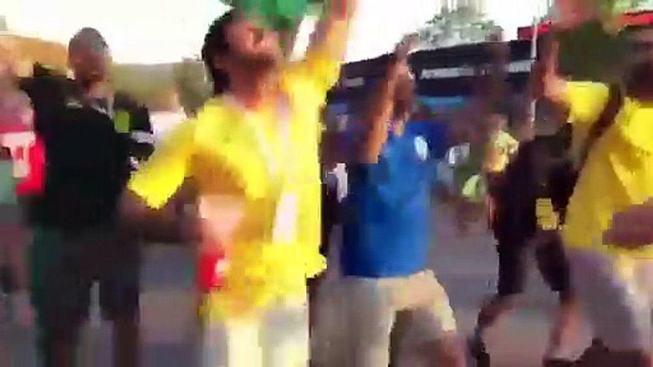 Adeptos brasileiros cantam "ciao Messi"