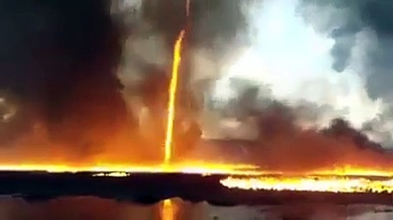 Bombeiros captam fenómeno de fogo durante incêndio no Reino Unido