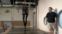 Novo vídeo mostra que robot da Boston Dynamics já sabe correr e saltar