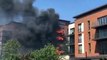 Incêndio deflagra em bloco de apartamentos em Londres