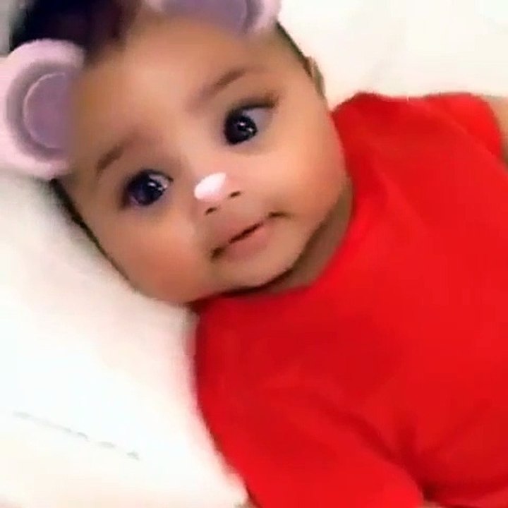 Kylie Jenner partilha novos vídeos ternurentos da filha