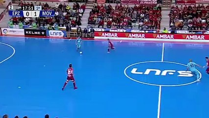 Incrível finta de Ricardinho deixa adversário ‘aos papéis’