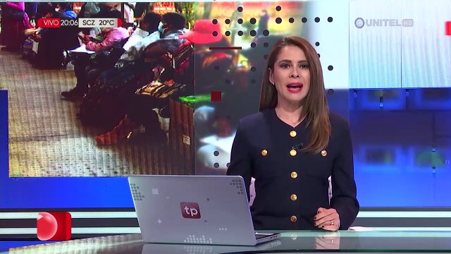 Pacientes peregrinan por una ficha médica en el Hospital de Clínicas de La Paz