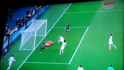 Golo de Rolando na própria baliza